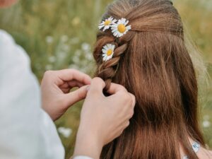 cómo aclarar el cabello con manzanilla de forma natural